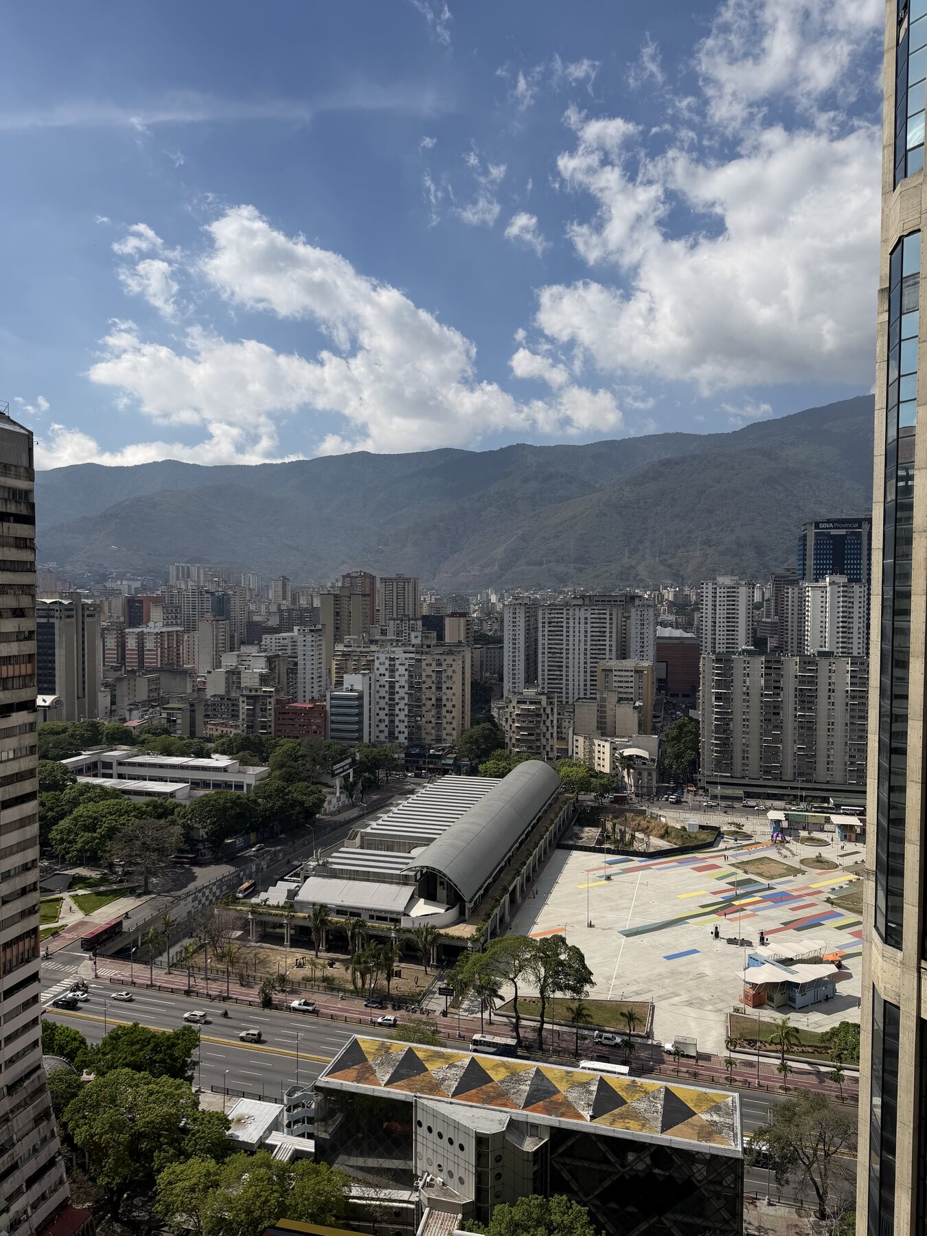 Wide photograph of Caracas